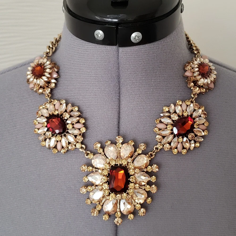 Eye Candy Crystal Necklace NWT - Picture 2 of 4